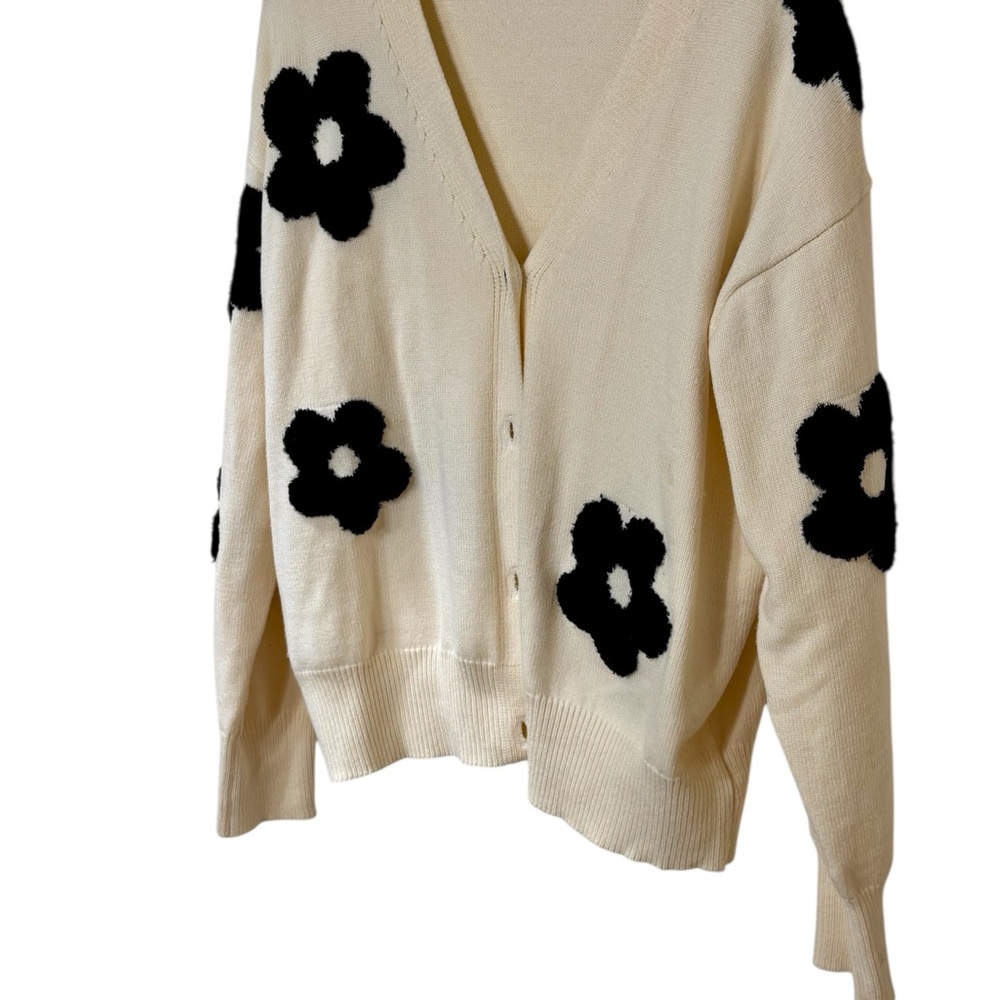 CIDER Floral Cream and Black Women's Sweater Size OXL - Picture 4 of 6
